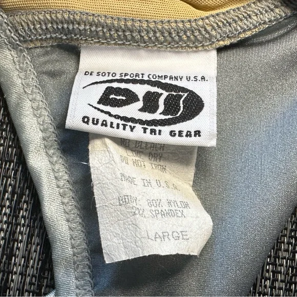 DSS SPORTS BRA. Like new, never worn. - Picture 3 of 3